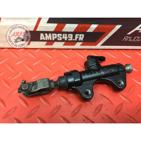 Maitre cylindre de frein arriere 