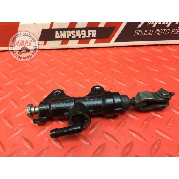 Maitre cylindre de frein arriere 