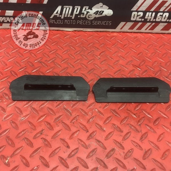 Support plastique pour bas de garde boue av D+G 