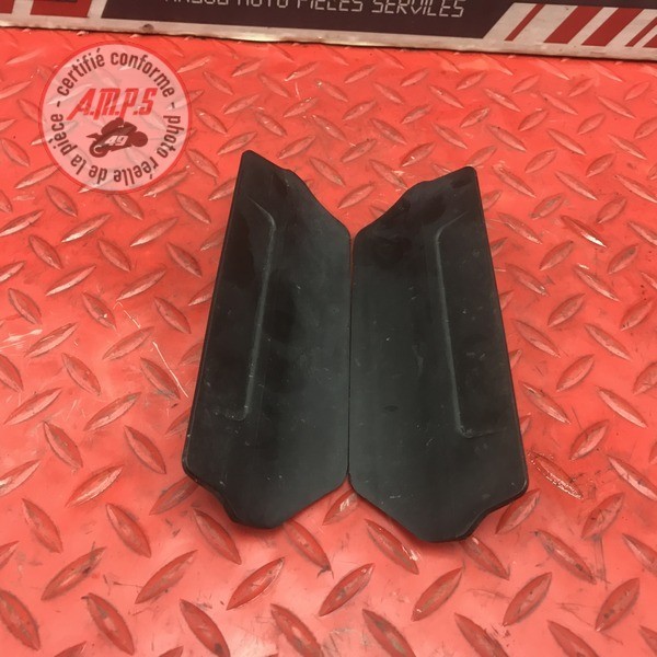 Support plastique pour bas de garde boue av D+G 