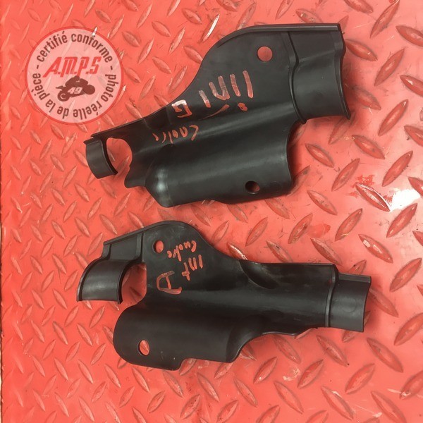 Cache plastique sur cadre