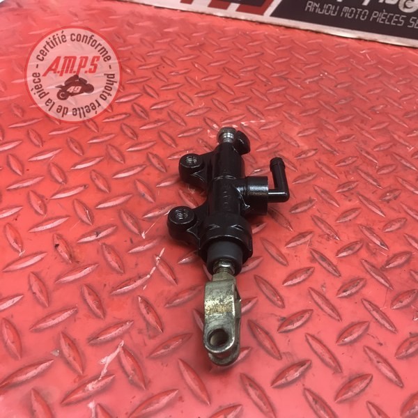 Maitre cylindre de frein arriere 