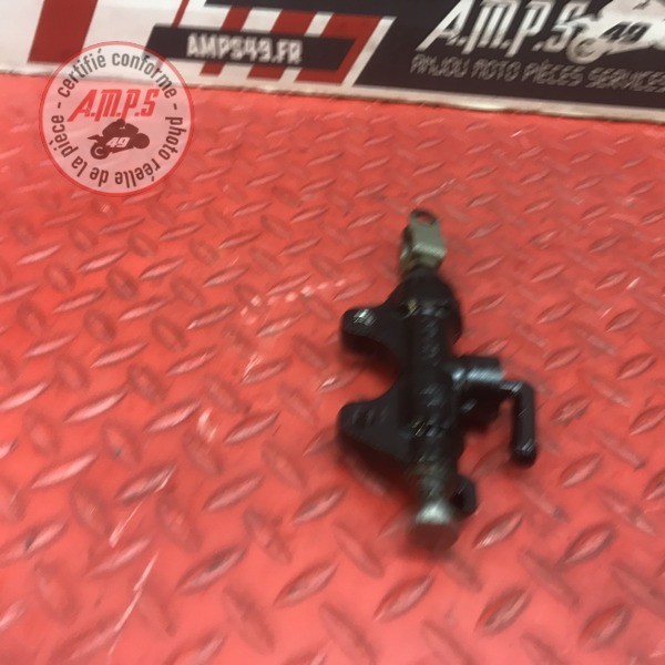 Maitre cylindre de frein arriere 