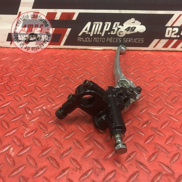 Maitre cylindre de frein avant 