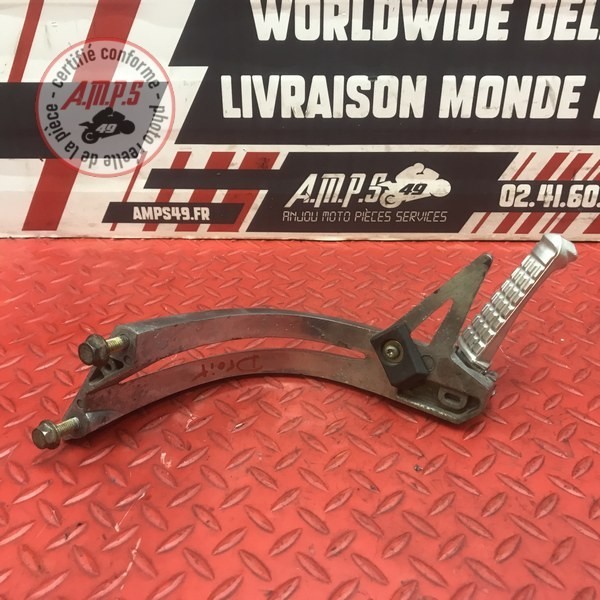 Platine repose pied passager droite 