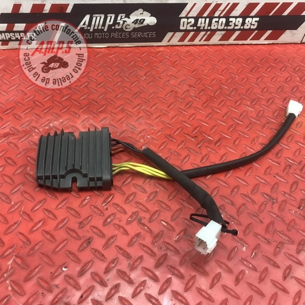 Regulateur de tension 