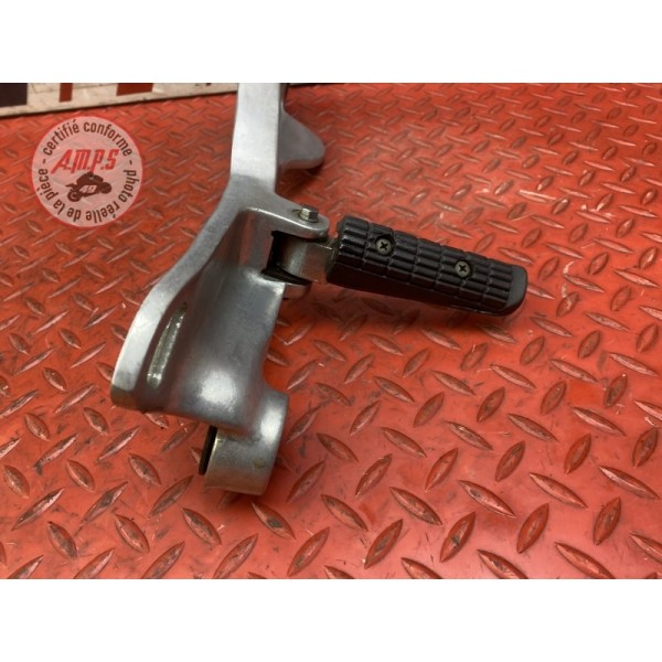 Platine repose pied passager droite 