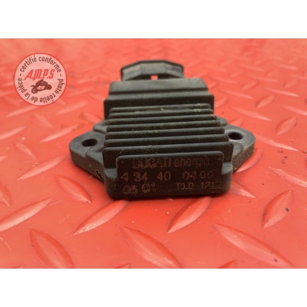 Regulateur de tension 