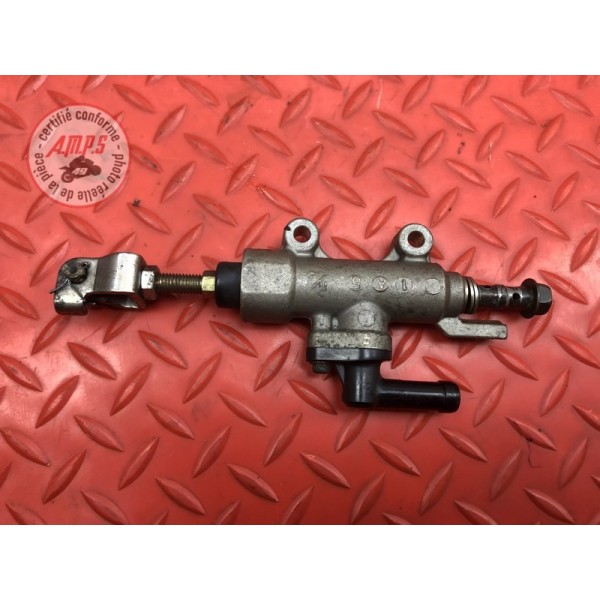 Maitre cylindre de frein arriere 