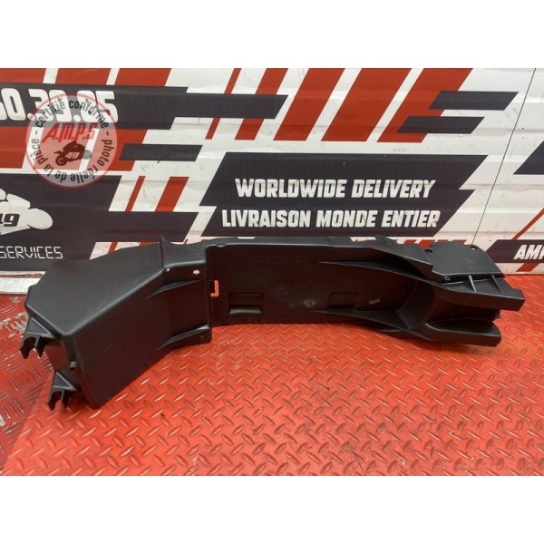 Cache plastique sous selle