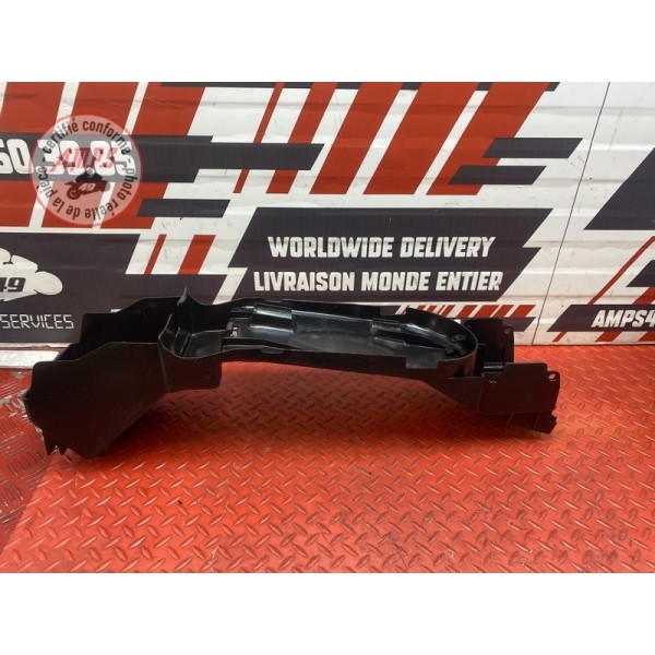 Cache plastique sous selle 