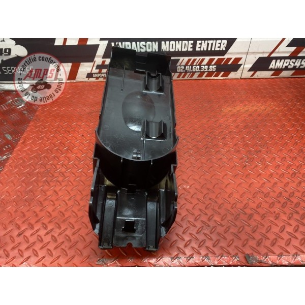 Cache plastique sous selle 