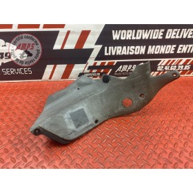 Cache plastique avant droit 