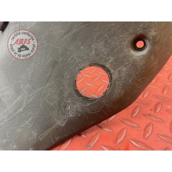 Cache plastique avant droit 