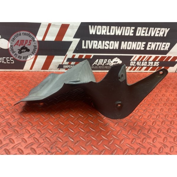 Cache plastique avant gauche 