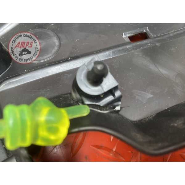 Cache plastique avant droit 