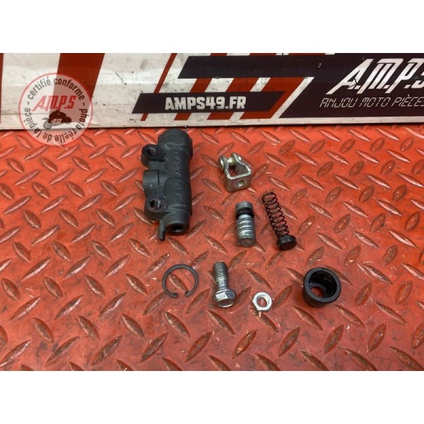Kit pour maitre cylindre de frein arriere 