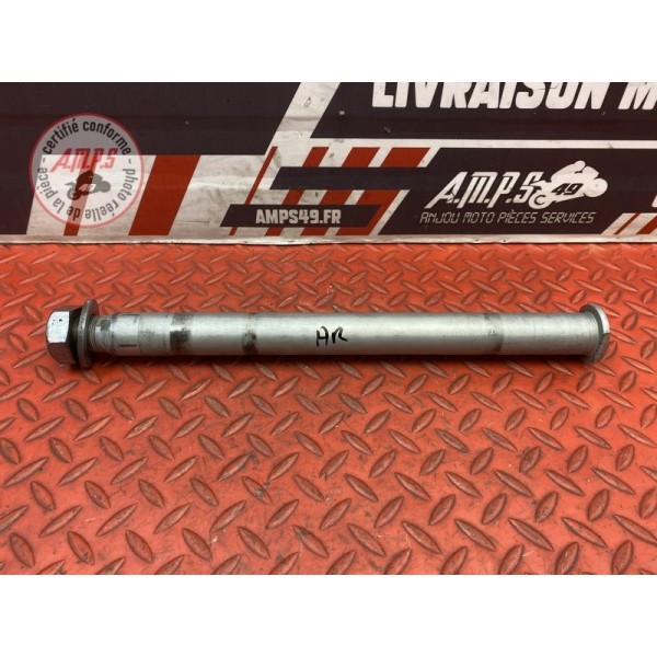 Axe de roue arriere