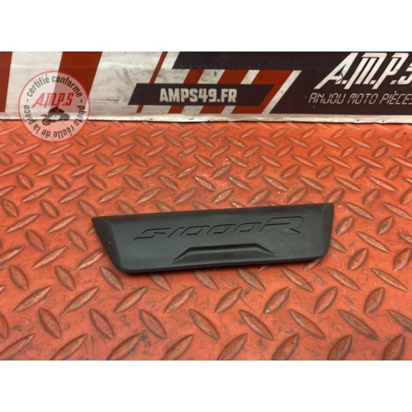 Cache centrale sur coque arrière 