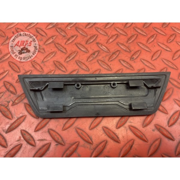 Cache centrale sur coque arrière 