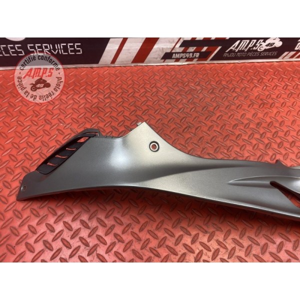 Cache plastique sous selle gauche 