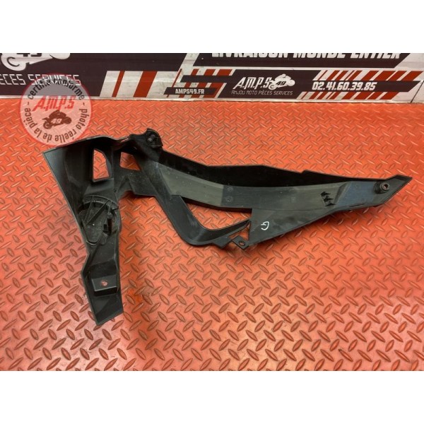 Cache sur flanc de carénage gauche 