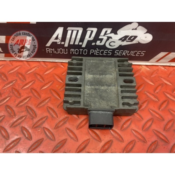 Regulateur de tension 