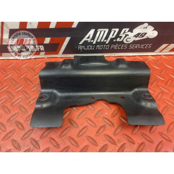 Cache plastique sur couvre culasse 