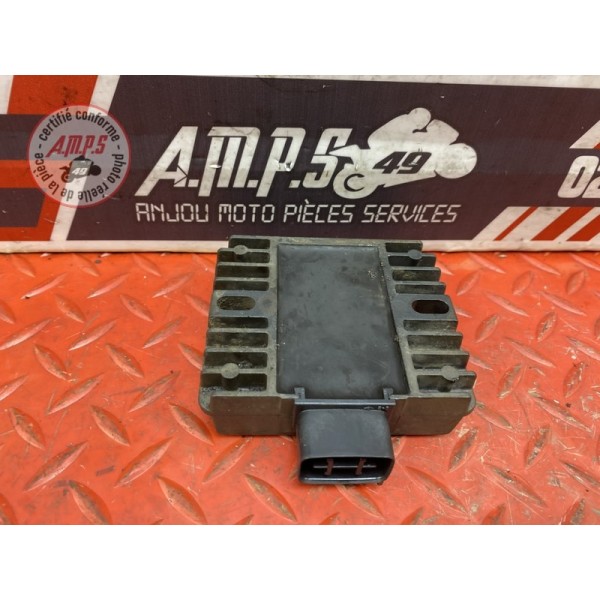 Regulateur de tension 