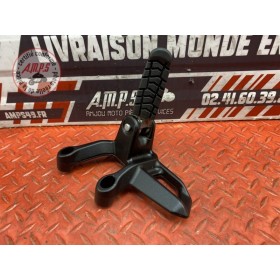 Platine repose pied passager droite 