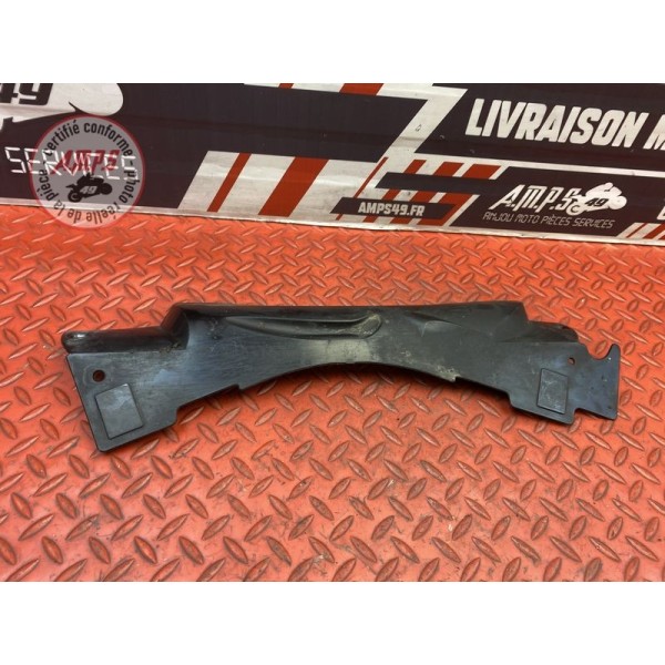 Cache plastique sur moteur 