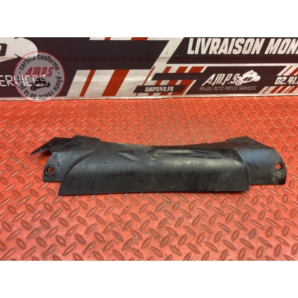 Cache plastique sur moteur 