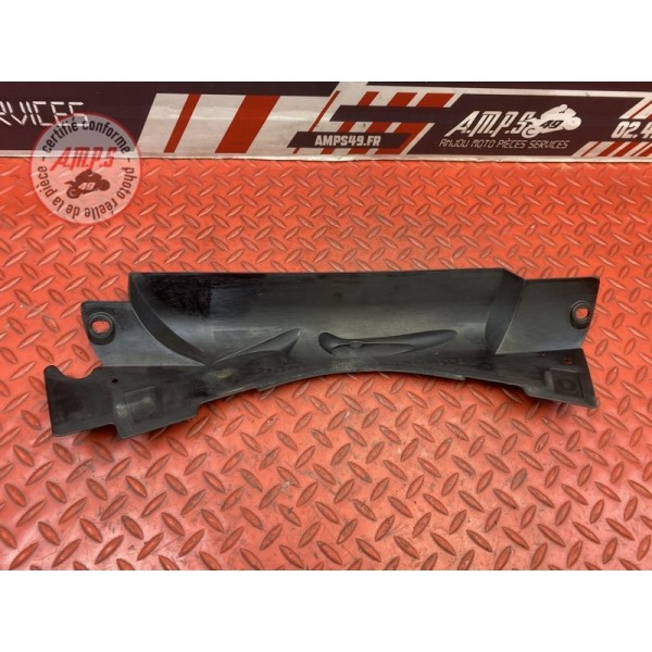 Cache plastique sur moteur 