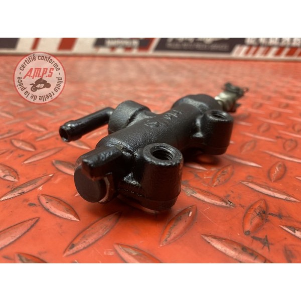 Maitre cylindre de frein arriere 