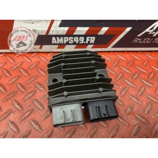 Regulateur de tension 