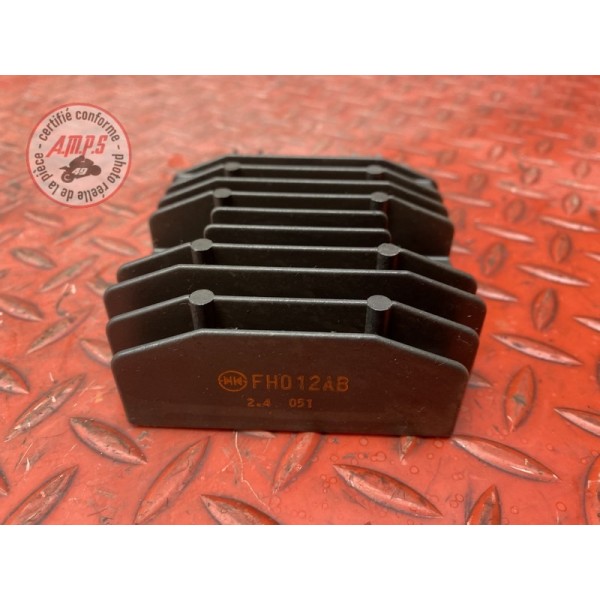 Regulateur de tension 