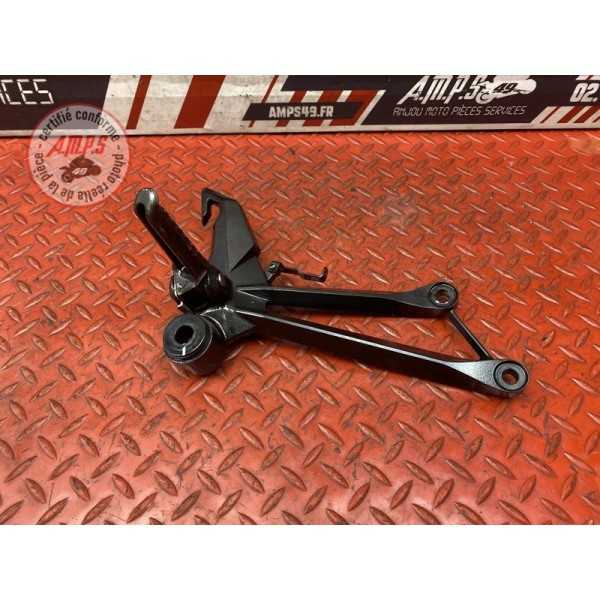 Platine repose pied passager droite 