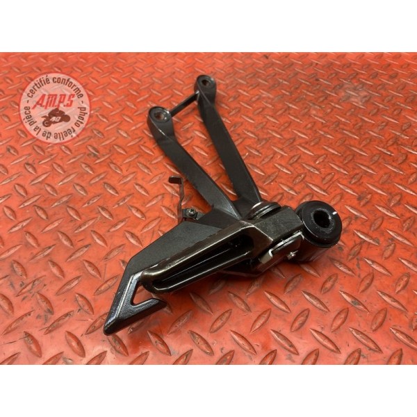 Platine repose pied passager droite 
