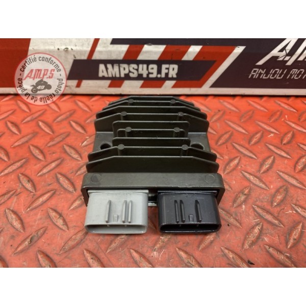 Regulateur de tension 