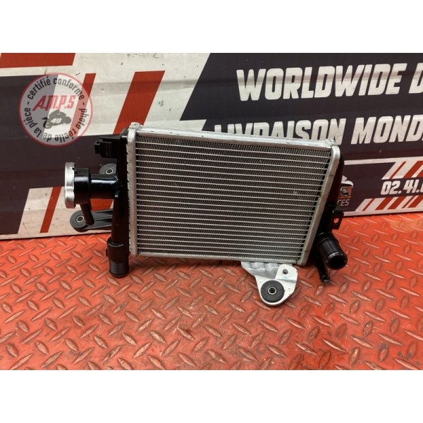 Radiateur d'eau droit 