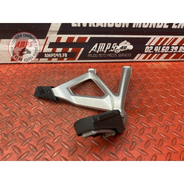 Platine repose pied passager droite 