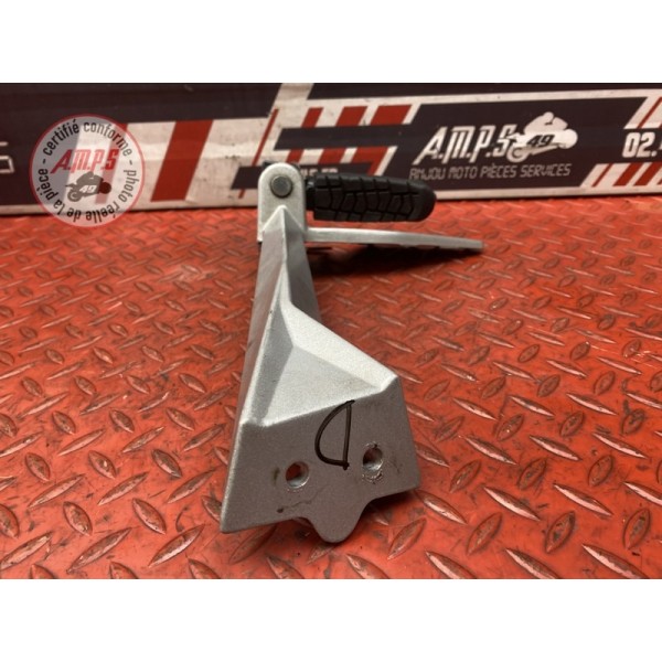 Platine repose pied passager droite 