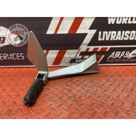 Platine repose pied passager droite 