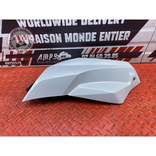 Flanc de carénage droit 