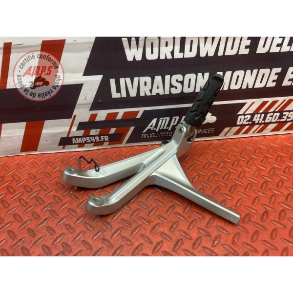 Platine repose pied passager droite
