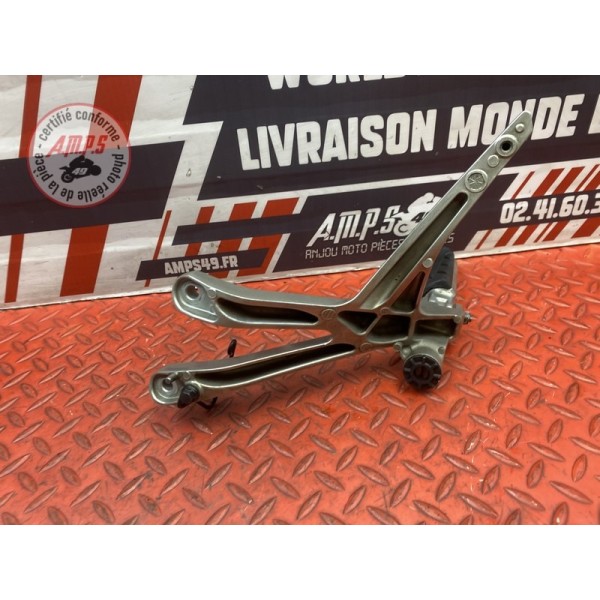 Platine repose pied passager droite 