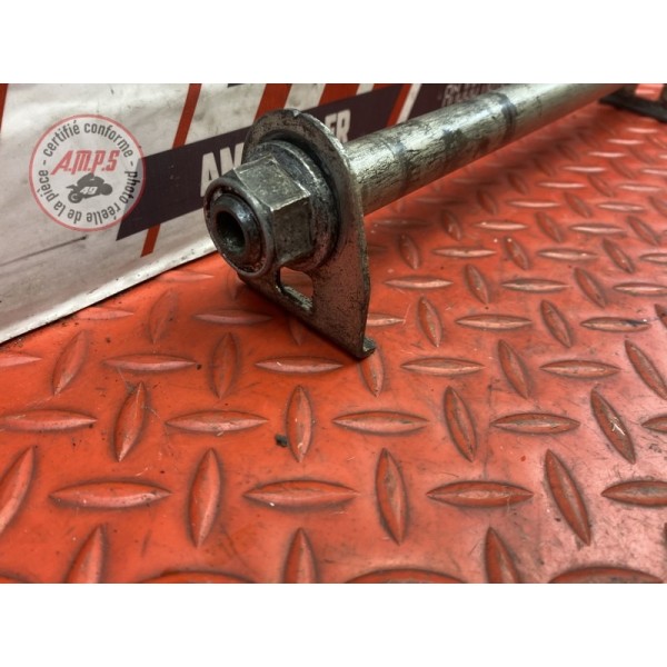 Axe de roue arriere 