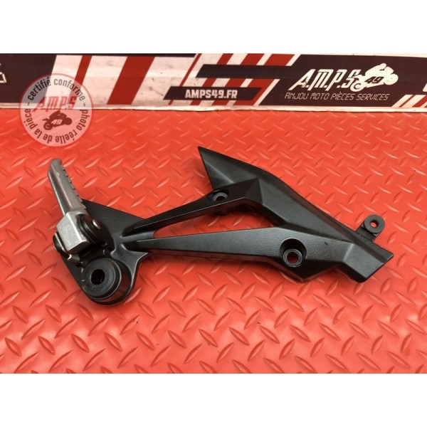 Platine repose pied passager droite 