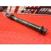 Axe de roue arriere