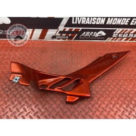 Cache plastique sous selle droit 